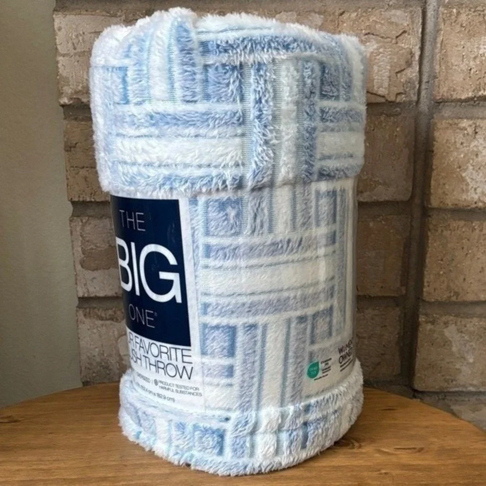 The Big One Oversized Plush Throw Blue Vintage Weave Fall 5ft by 6ft NEW